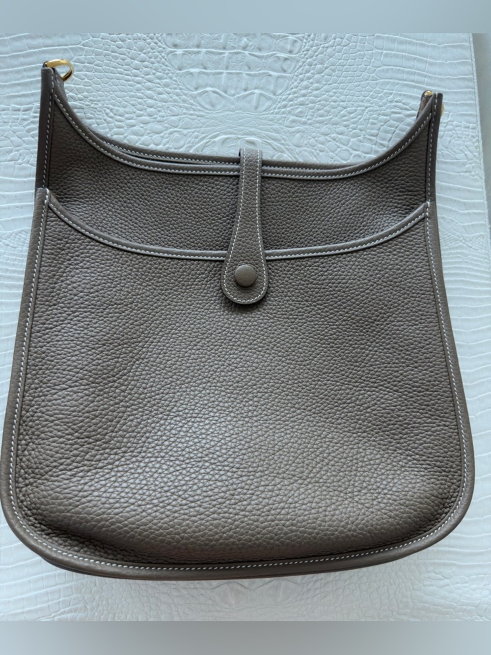 Hermès Evelyne III 29 Bag – Etoupe – Clemence Leather – Gold Hardware - Picture 15 of 17